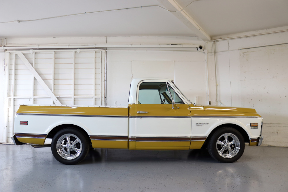1972 CHEVROLET C10 CUSTOM DELUXE PICKUP - Side Profile - 230935