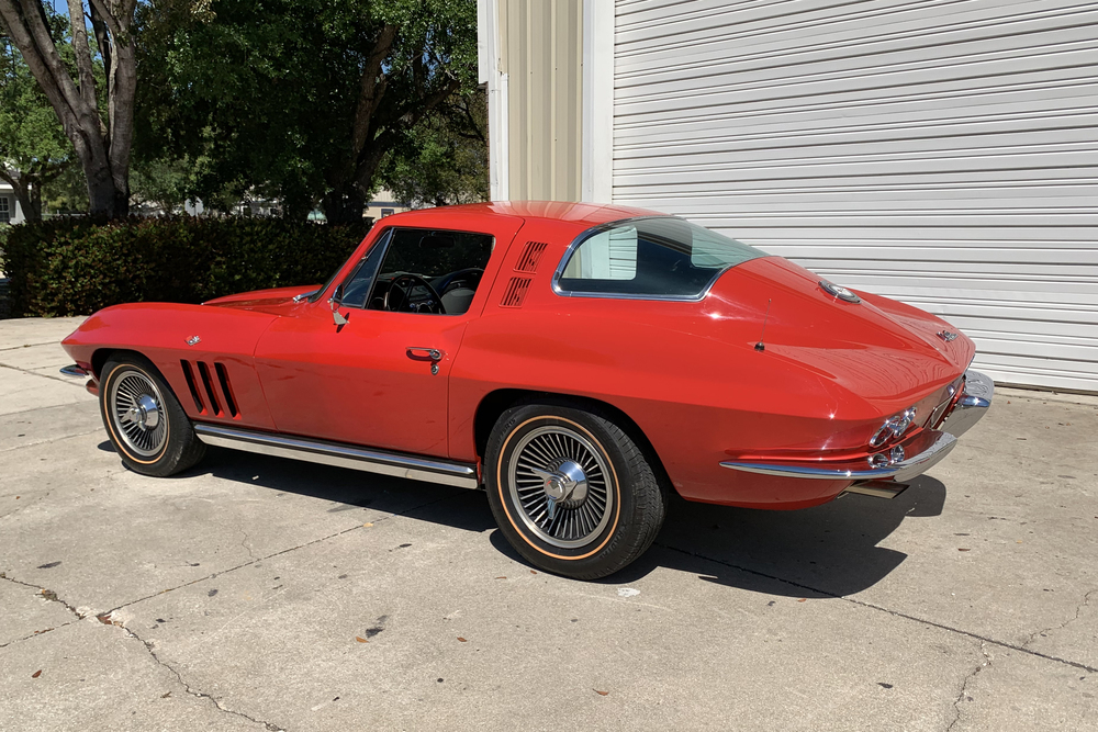 1965 CHEVROLET CORVETTE 327/300 - Rear 3/4 - 231236