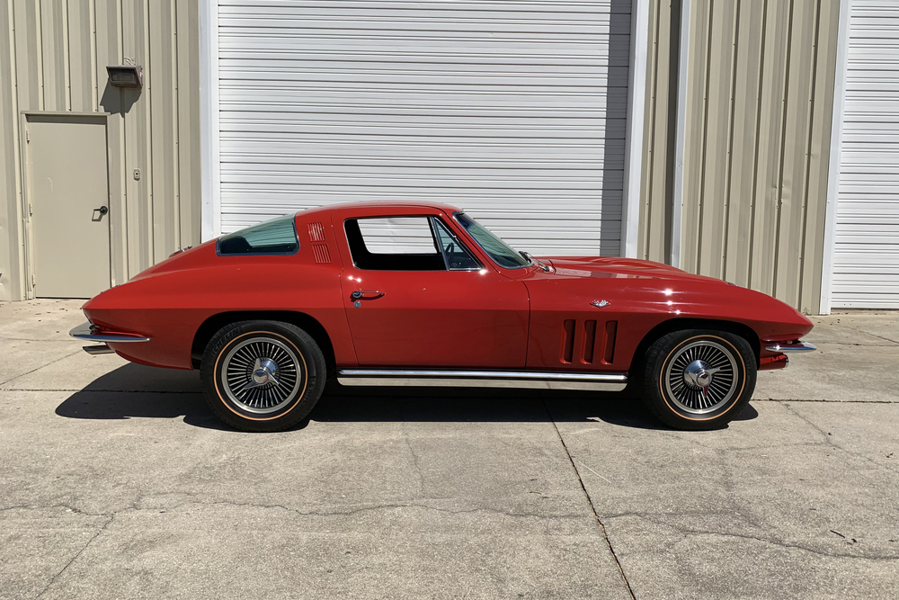 1965 CHEVROLET CORVETTE 327/300 - Side Profile - 231236