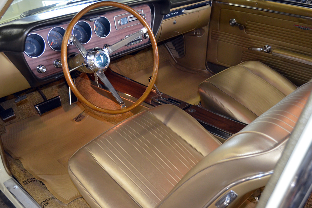 1967 PONTIAC GTO - Interior - 231808
