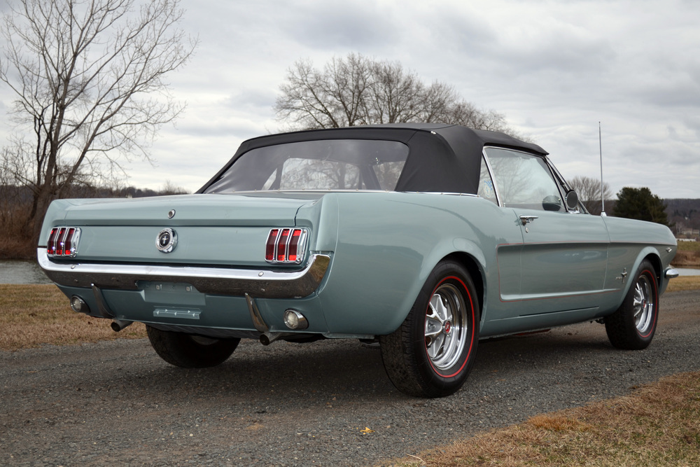 1965 FORD MUSTANG CONVERTIBLE - Rear 3/4 - 231809