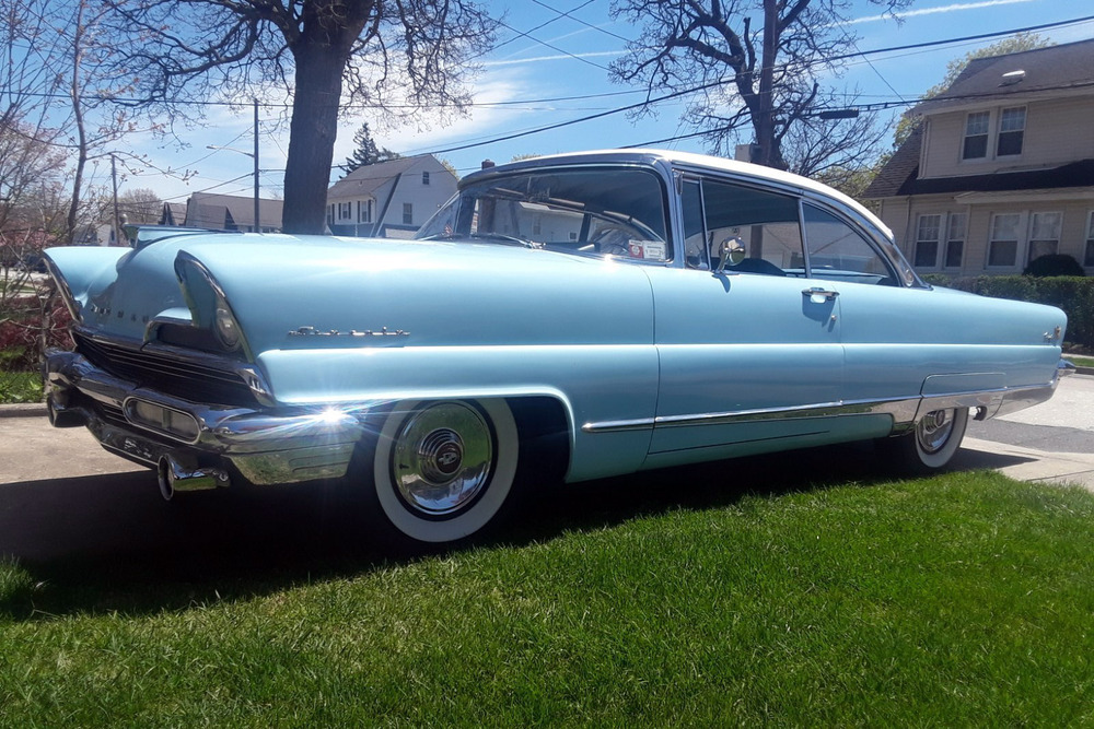 1956 LINCOLN CAPRI - Front 3/4 - 231827