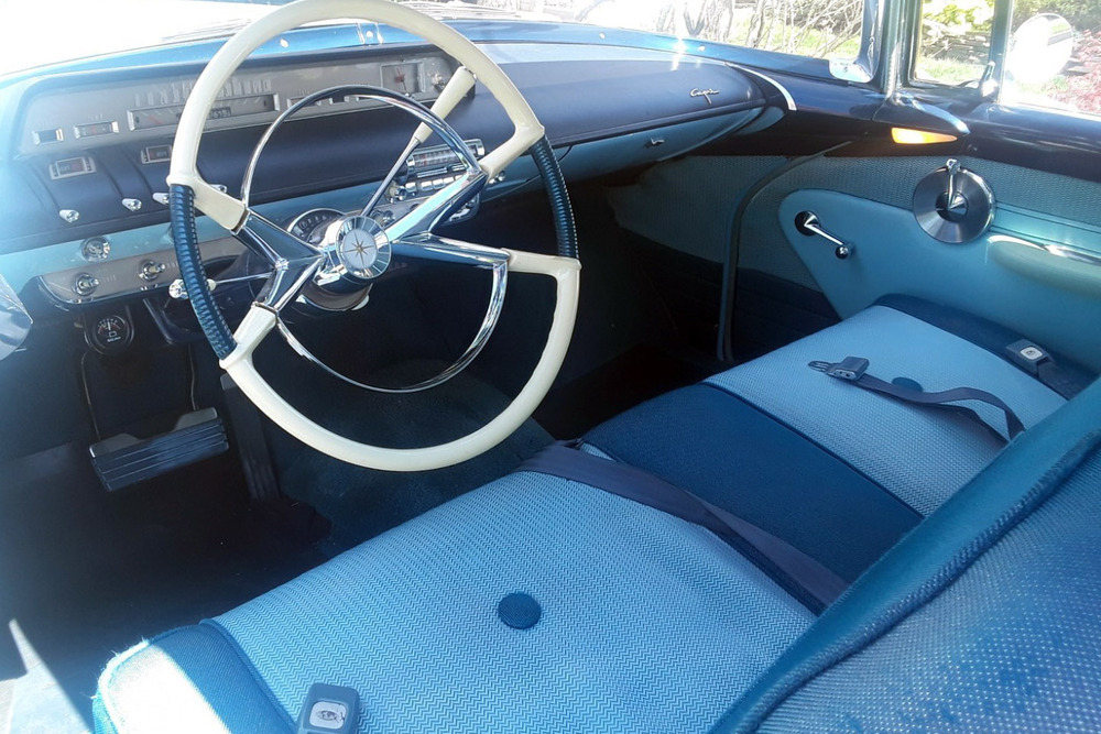 1956 LINCOLN CAPRI - Interior - 231827