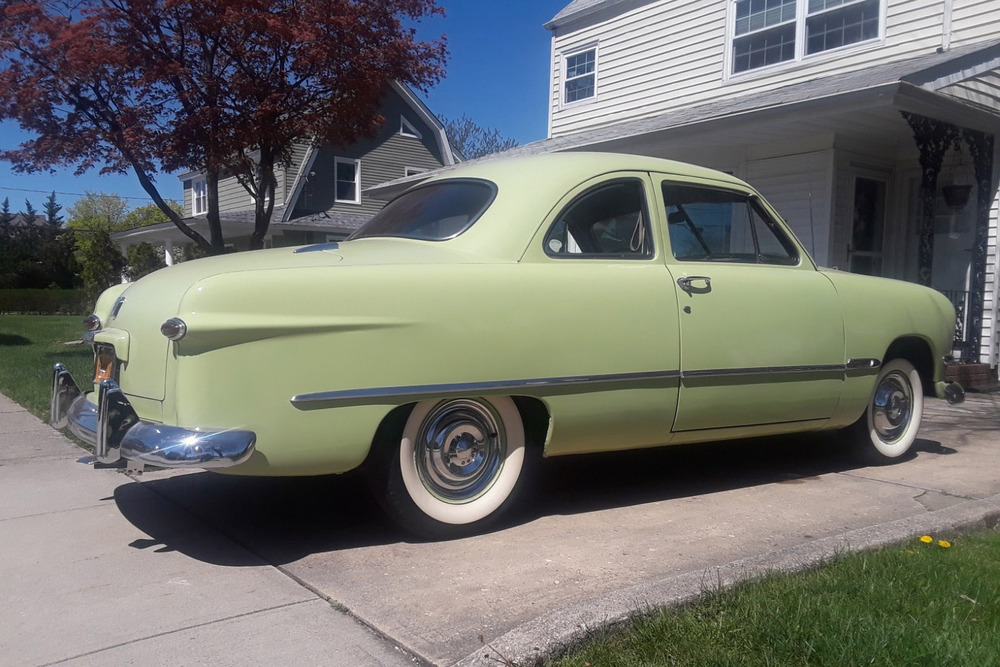1950 FORD CUSTOM DELUXE CLUB COUPE - Rear 3/4 - 231828