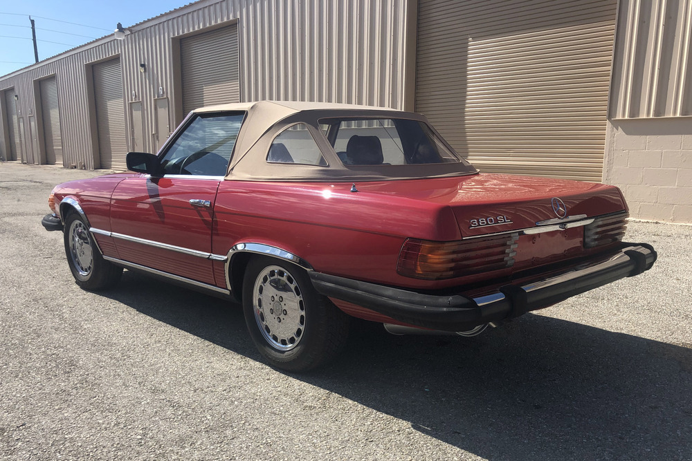 1985 MERCEDES-BENZ 380SL ROADSTER - Rear 3/4 - 231829