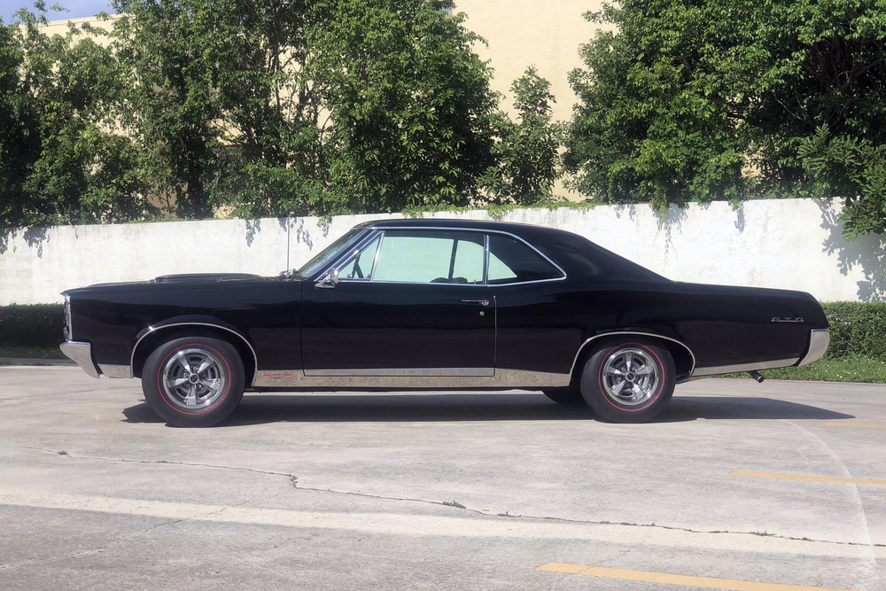 1967 PONTIAC GTO - Side Profile - 232028