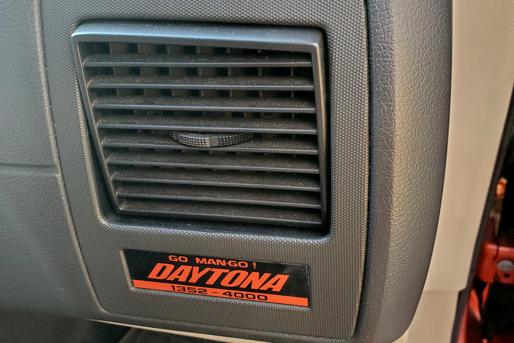 06 Dodge Charger R T