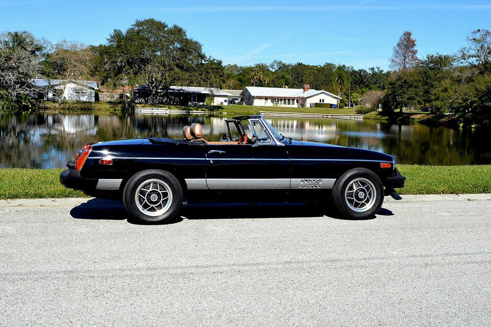 1980 MG MGB CONVERTIBLE - Side Profile - 232156