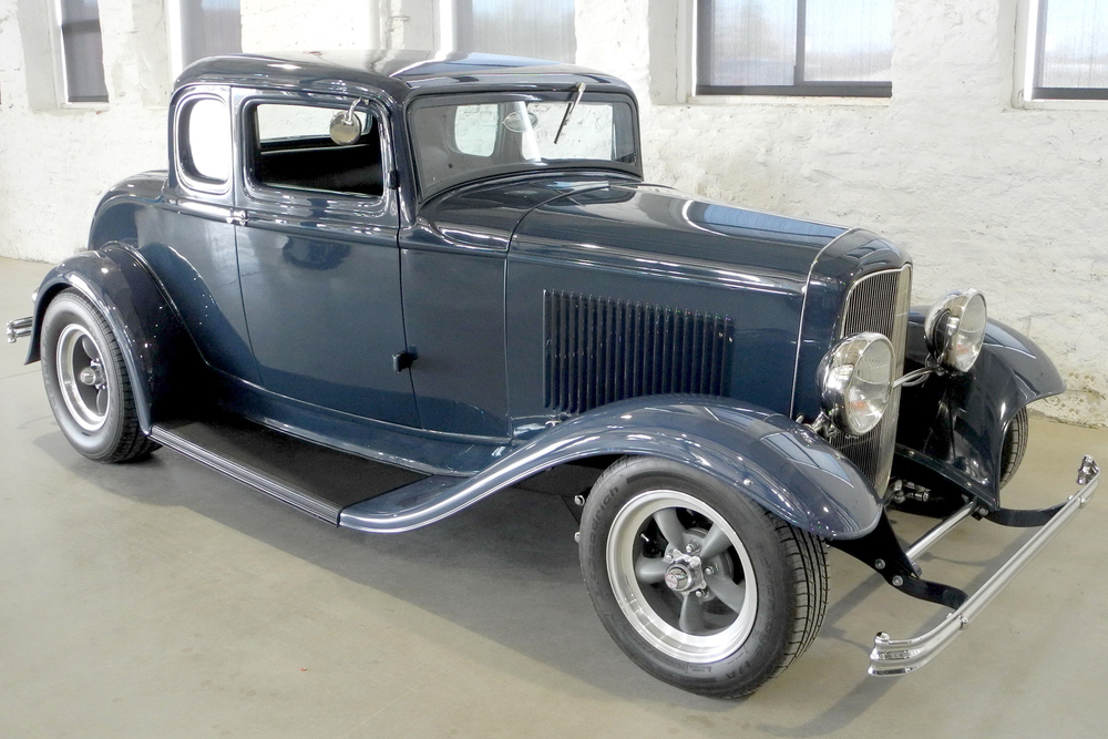1932 FORD 5-WINDOW CUSTOM COUPE - Front 3/4 - 232251