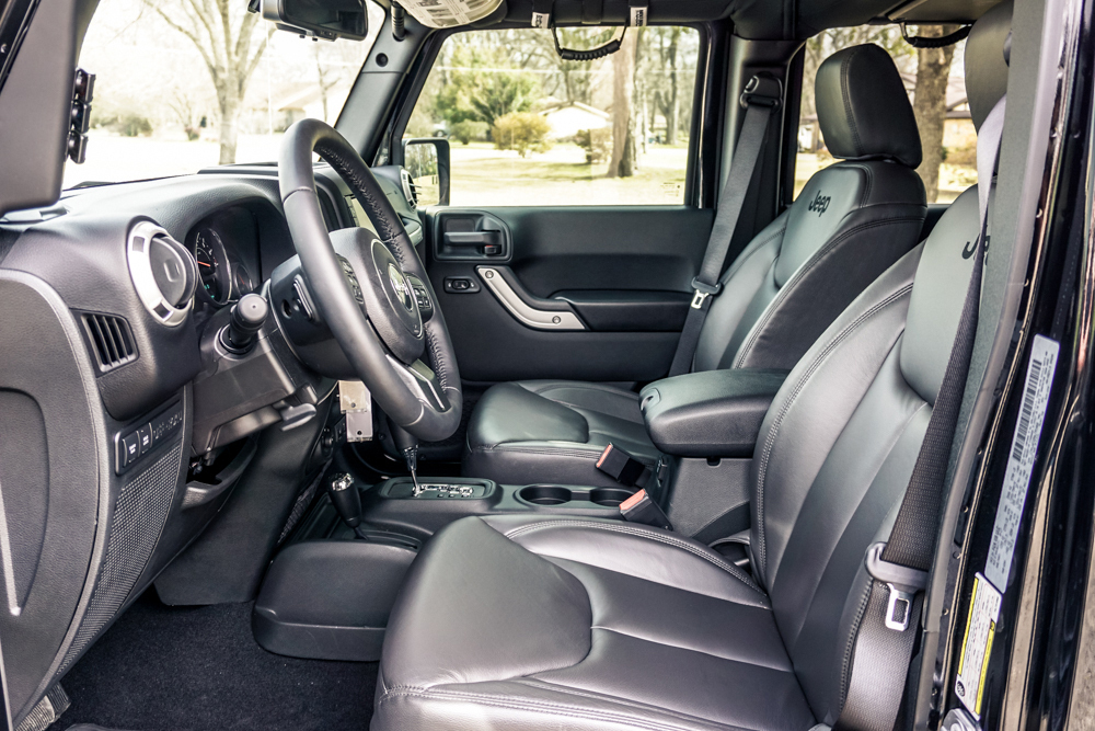 2017 JEEP WRANGLER UNLIMITED CUSTOM SUV - Interior - 232420