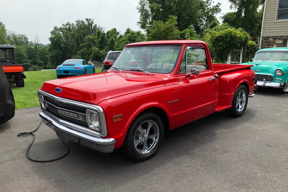 1970 CHEVROLET C10 CUSTOM PICKUP - Front 3/4 - 233035