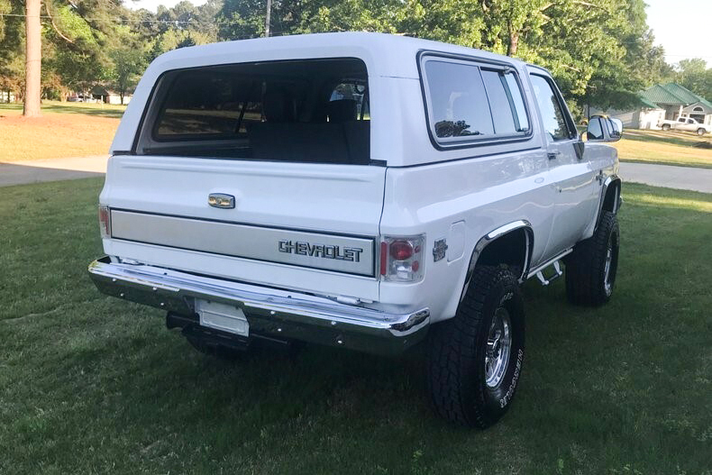 1988 CHEVROLET BLAZER CUSTOM SUV - Rear 3/4 - 233064