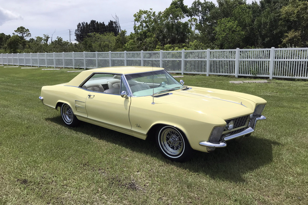 1964 BUICK RIVIERA  - Front 3/4 - 233081