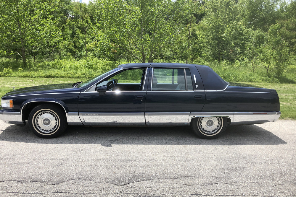 1993 CADILLAC FLEETWOOD BROUGHAM - Side Profile - 233084
