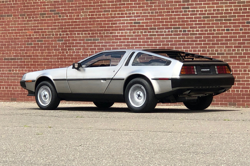 1982 DELOREAN DMC-12 - Rear 3/4 - 233275