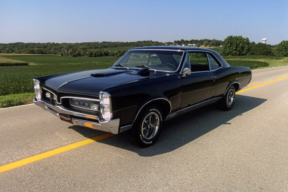 1967 PONTIAC GTO - Front 3/4 - 233994
