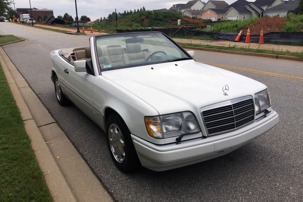1995 MERCEDES-BENZ E320 CABRIOLET - Front 3/4 - 234167