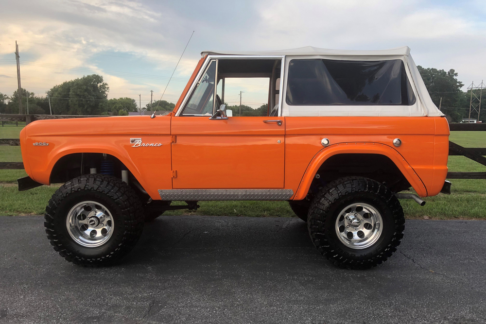 1969 FORD BRONCO CUSTOM SUV - Side Profile - 234194