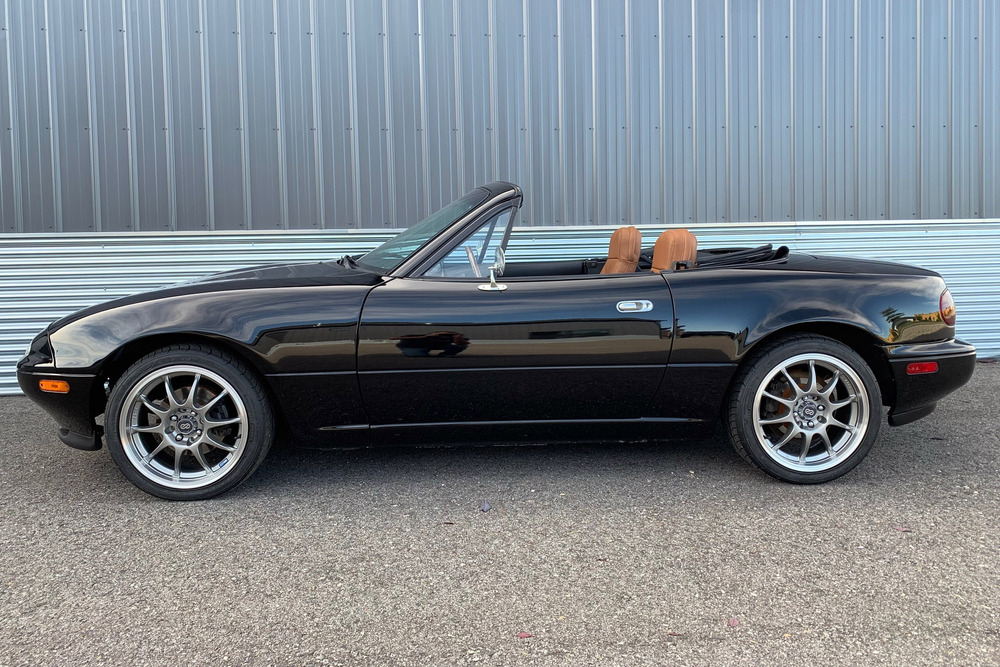 1994 MAZDA MIATA CUSTOM CONVERTIBLE - Side Profile - 235918