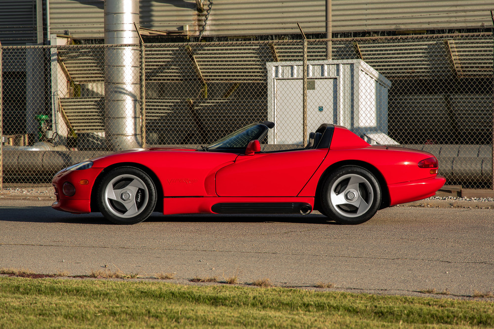 1992 DODGE VIPER - Side Profile - 235970