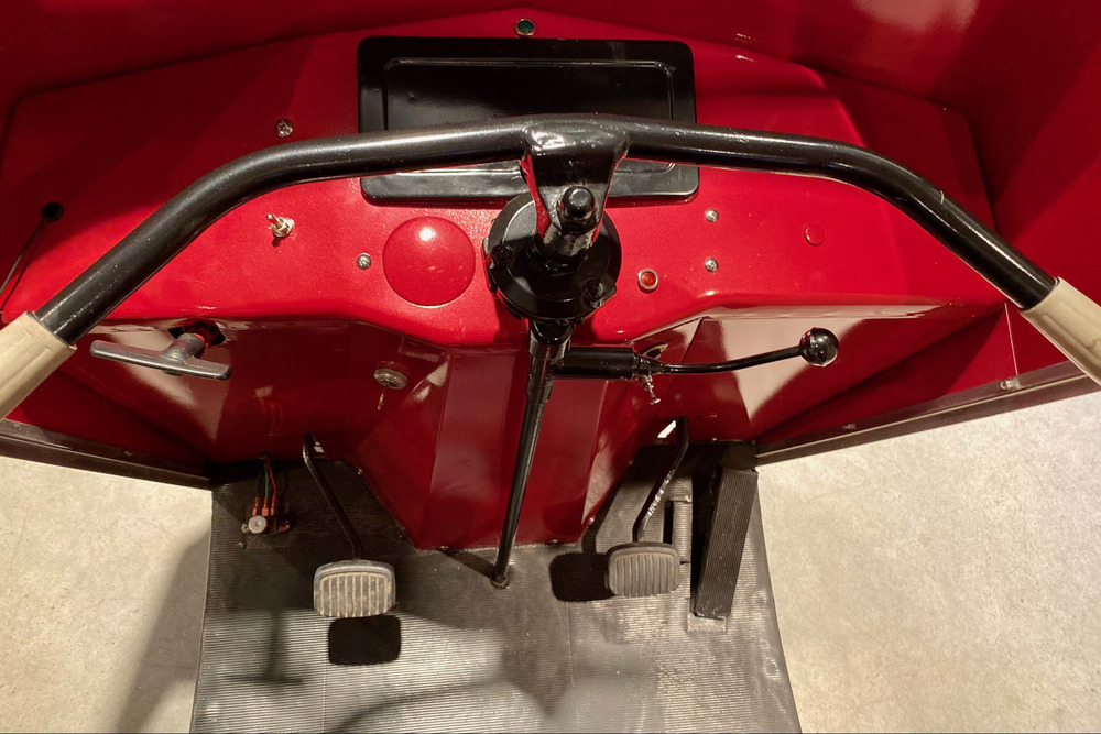 1961 CUSHMAN TRUCKSTER - Interior - 236031