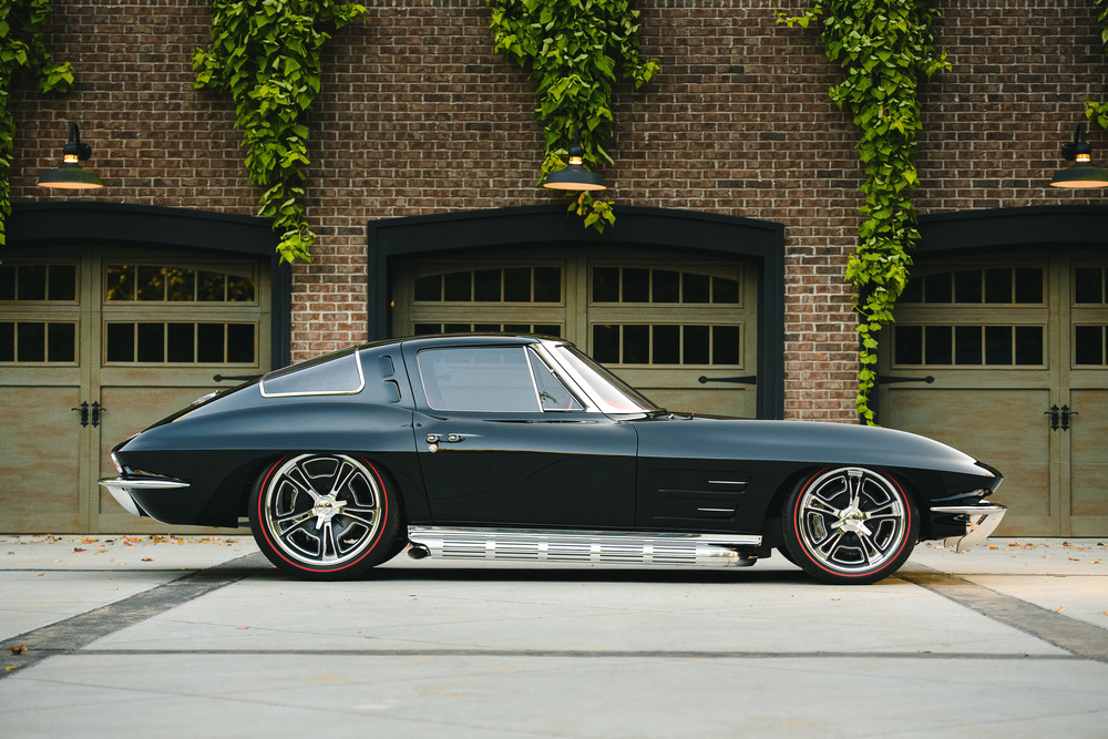 1963 CHEVROLET CORVETTE SPLIT-WINDOW CUSTOM COUPE - Side Profile - 236145