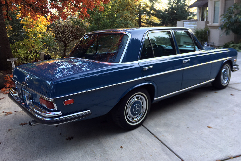 1969 MERCEDES-BENZ 280S - Rear 3/4 - 236154