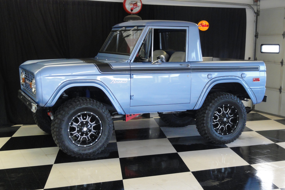 1973 FORD BRONCO CUSTOM PICKUP - Front 3/4 - 236310
