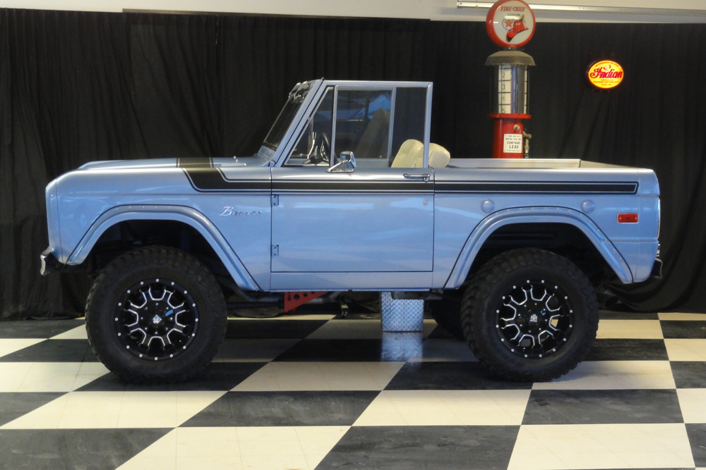 1973 FORD BRONCO CUSTOM PICKUP - Side Profile - 236310