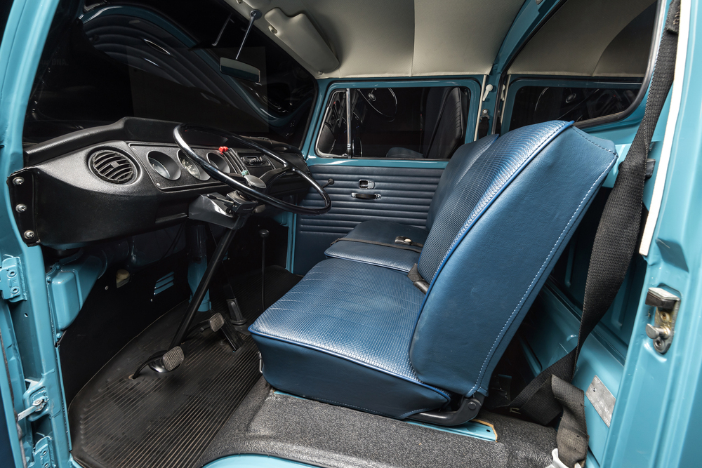 1968 VOLKSWAGEN SINGLE-CAB PICKUP - Interior - 236416