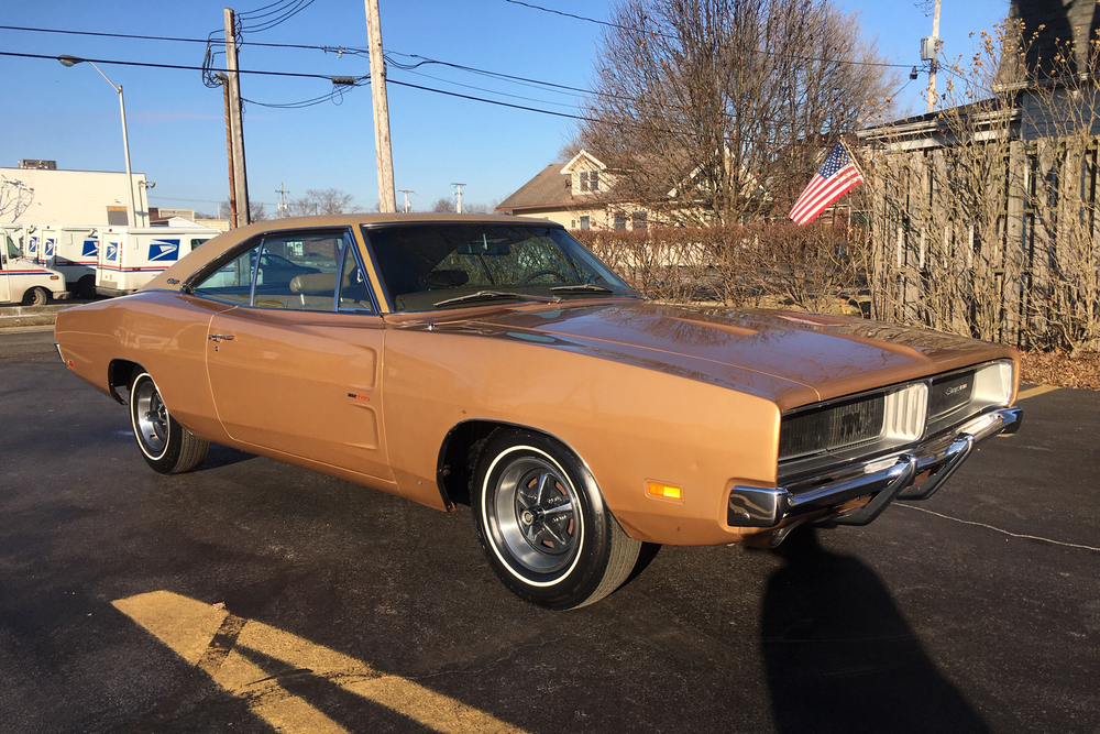 1969 DODGE CHARGER - Front 3/4 - 236422