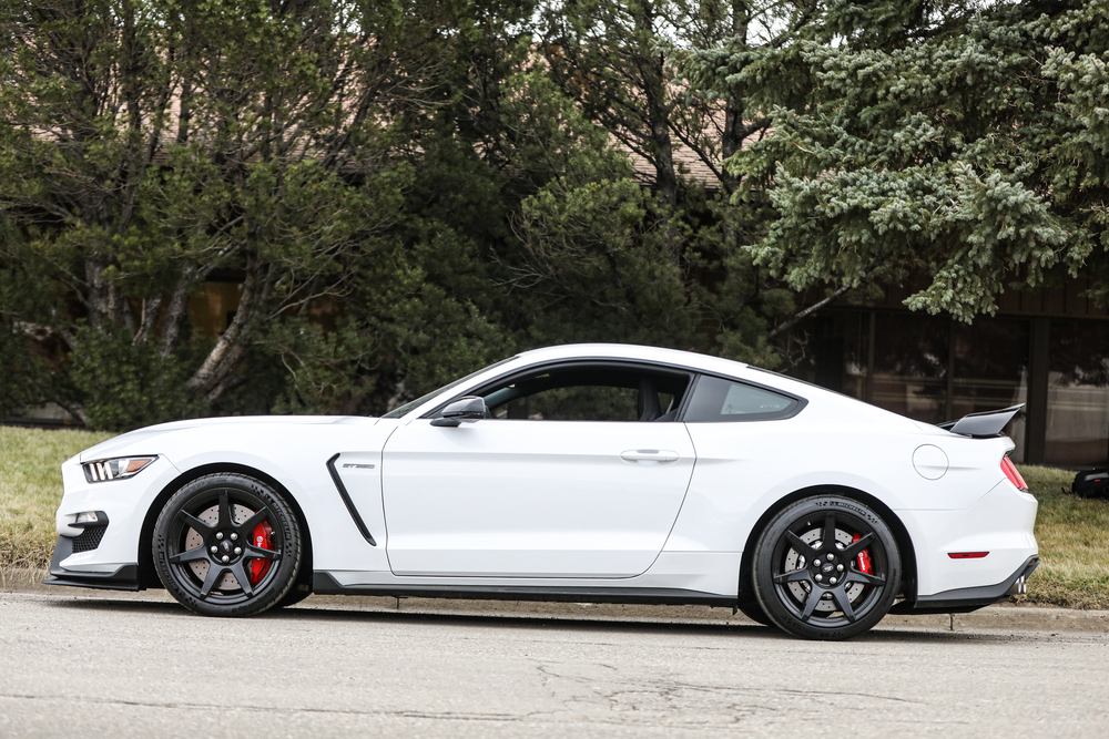 2017 FORD SHELBY GT350R - Side Profile - 236600