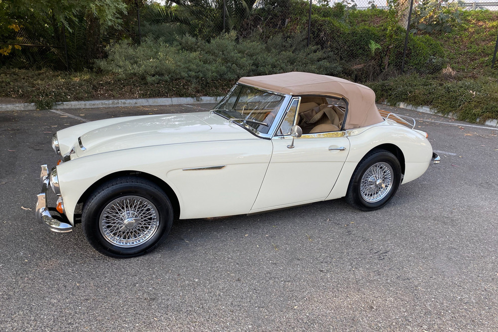 1966 AUSTIN-HEALEY 3000 MARK III BJ8 CONVERTIBLE - Side Profile - 236964