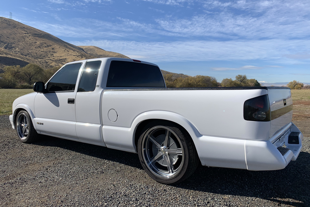 1995 CHEVROLET S-10 CUSTOM PICKUP - Rear 3/4 - 237030