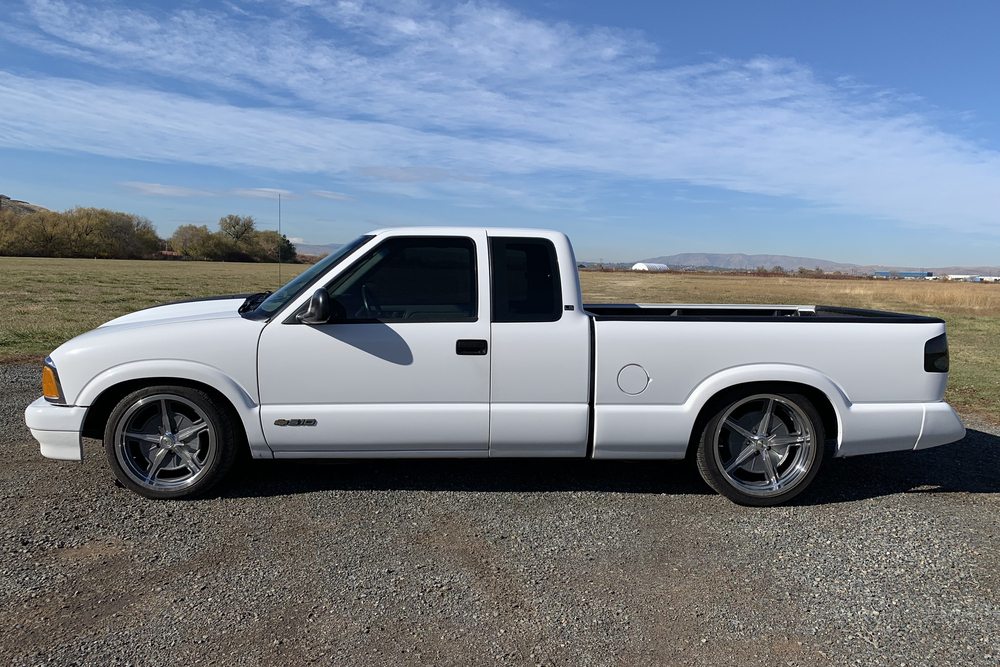 1995 CHEVROLET S-10 CUSTOM PICKUP - Side Profile - 237030