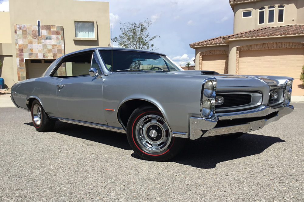 1966 PONTIAC GTO - Front 3/4 - 237371