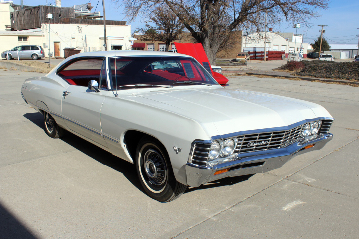 1967 CHEVROLET IMPALA - Front 3/4 - 237517
