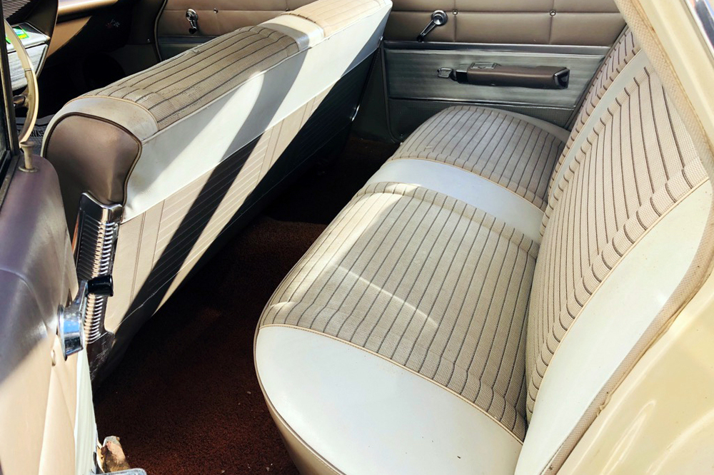 1961 CHEVROLET IMPALA - Interior - 237733