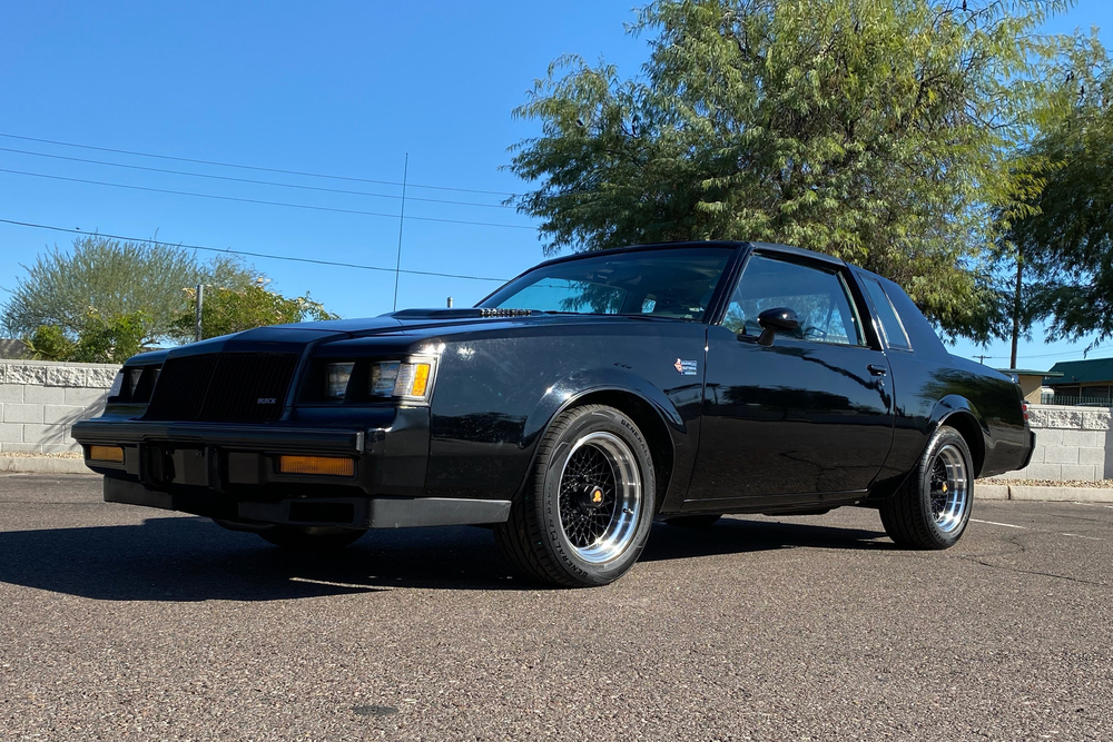 1987 BUICK GRAND NATIONAL - Front 3/4 - 237910