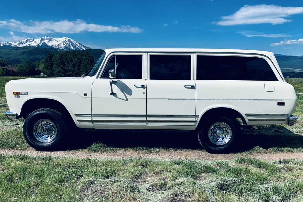 1970 INTERNATIONAL TRAVELALL - Side Profile - 238135