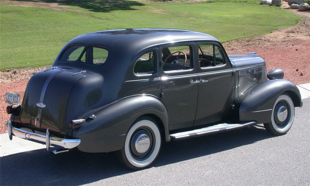1937 PONTIAC DELUXE 4 DOOR SEDAN - Side Profile - 23820