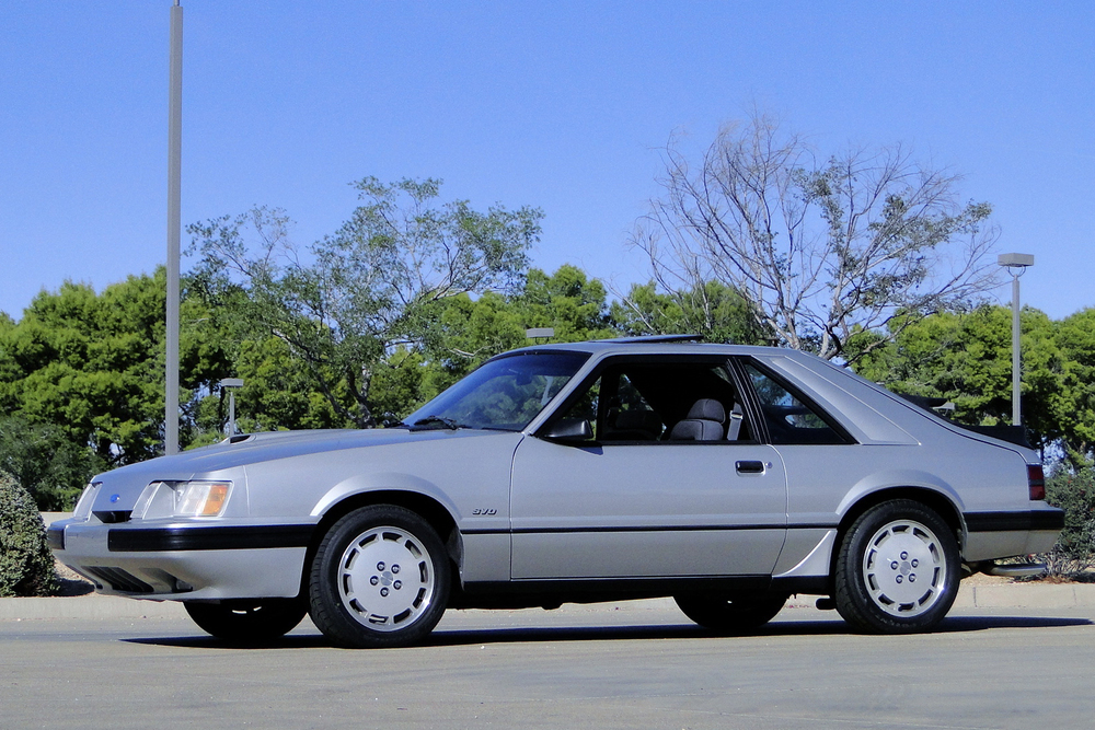 1984 FORD MUSTANG SVO - Front 3/4 - 238405
