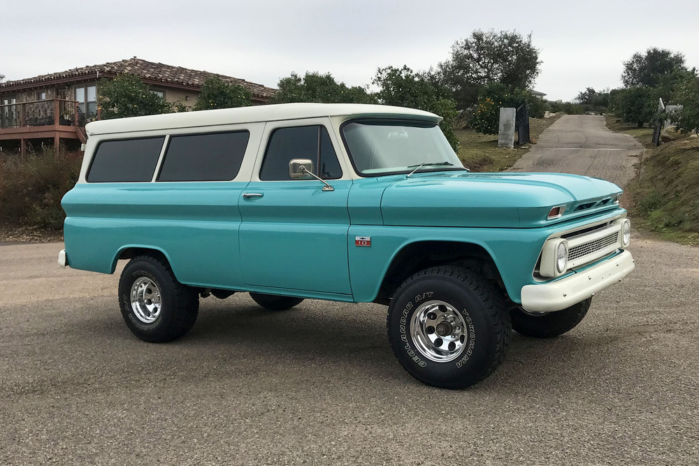 Chevrolet suburban 1966