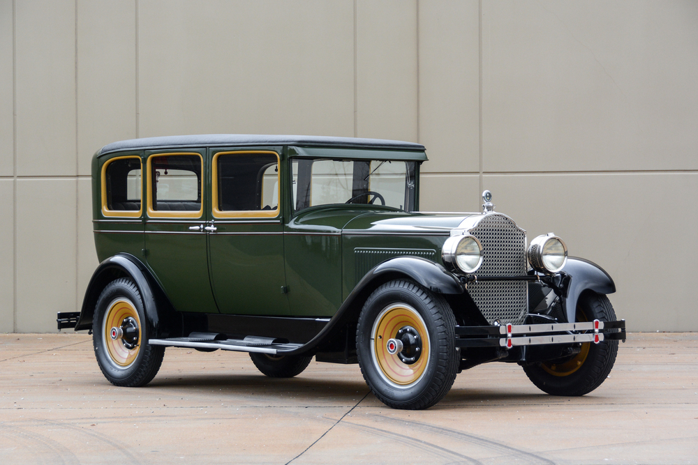 1928 PACKARD 526 SEDAN - Front 3/4 - 238481