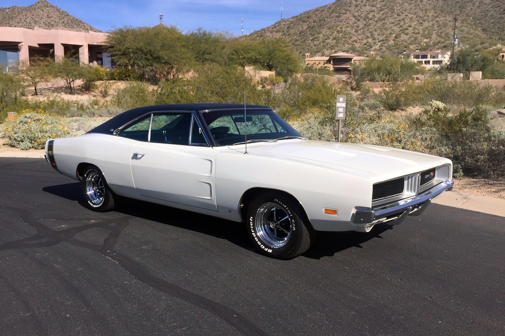 1969 DODGE CHARGER R/T SE - Front 3/4 - 239101