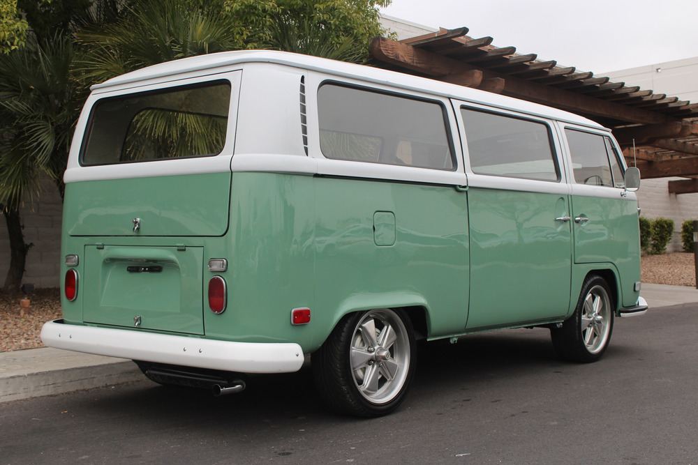 1971 VOLKSWAGEN CUSTOM BUS - Rear 3/4 - 239965