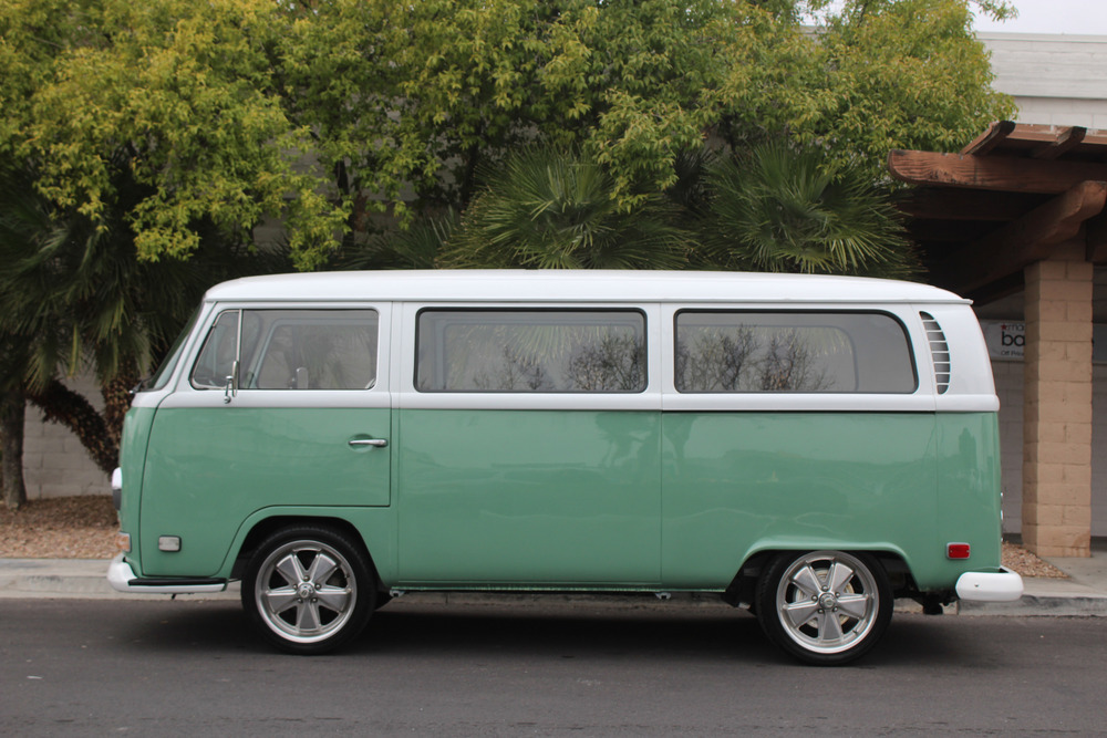 1971 VOLKSWAGEN CUSTOM BUS - Side Profile - 239965