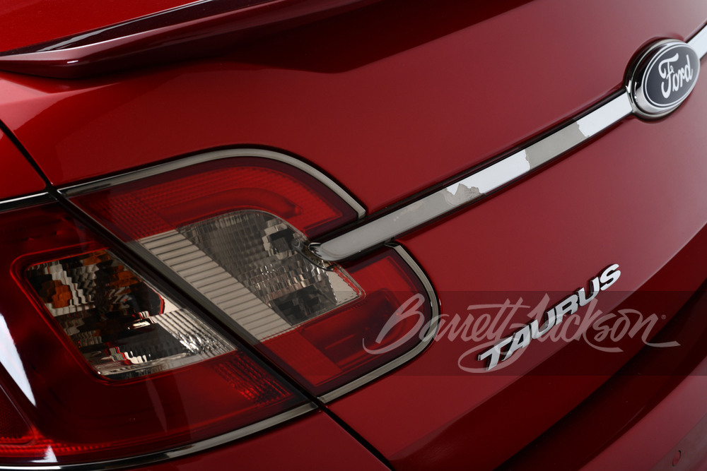 2010 FORD TAURUS SHO CUSTOM SEDAN - Misc 19 - 242949