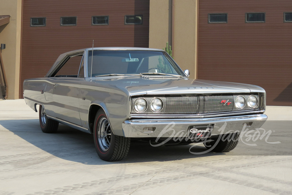 1967 DODGE CORONET R/T 426 HEMI - Front 3/4 - 243014