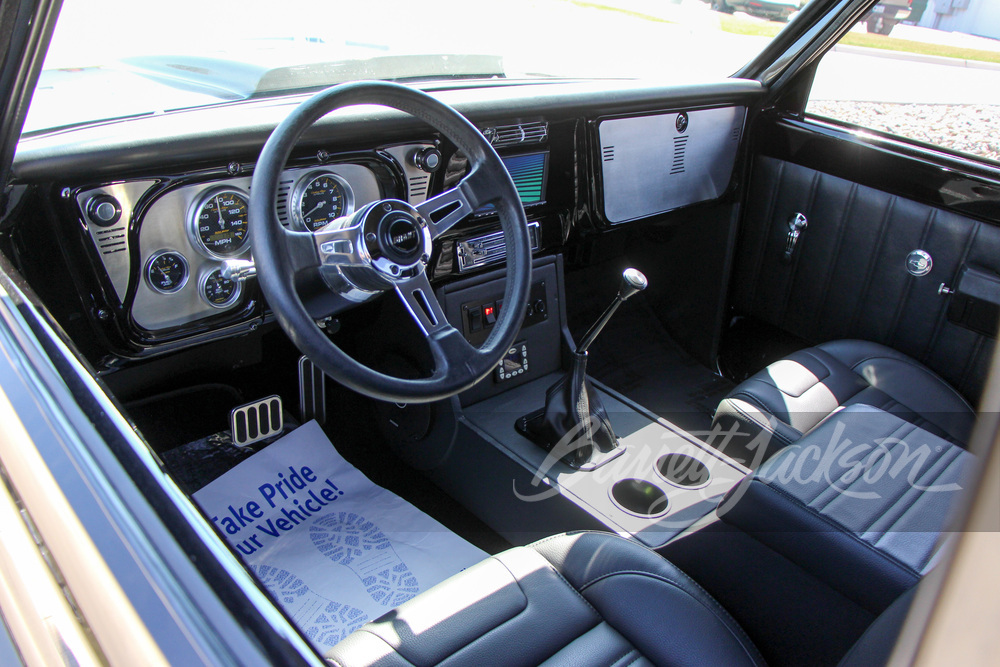 1968 CHEVROLET C10 STEPSIDE CUSTOM PICKUP - Interior - 243079